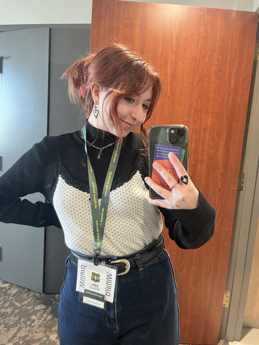 time for my big ✨personal news ✨post. 

So happy to announce that I am starting a full time internship managing social media for <a href="/TontoForest/">Tonto National Forest</a> next week! Cannot wait to start working for the <a href="/forestservice/">USDA Forest Service</a> 🐻