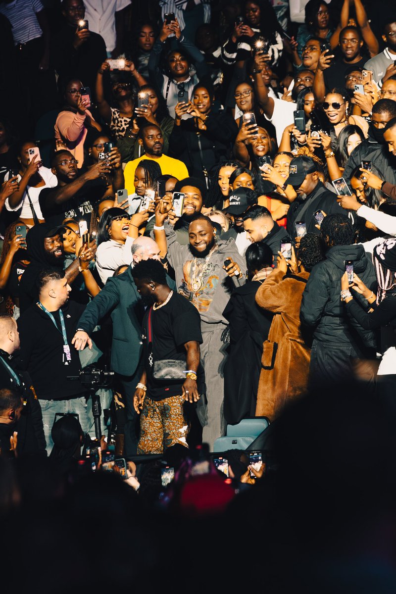 Amzino_06's tweet image. Breaking records again! Last night, @davido sold out the 20,000-capacity O2 Arena for the 3rd time. 🌟 pictures by me 📸  #DavidoO2Arena
