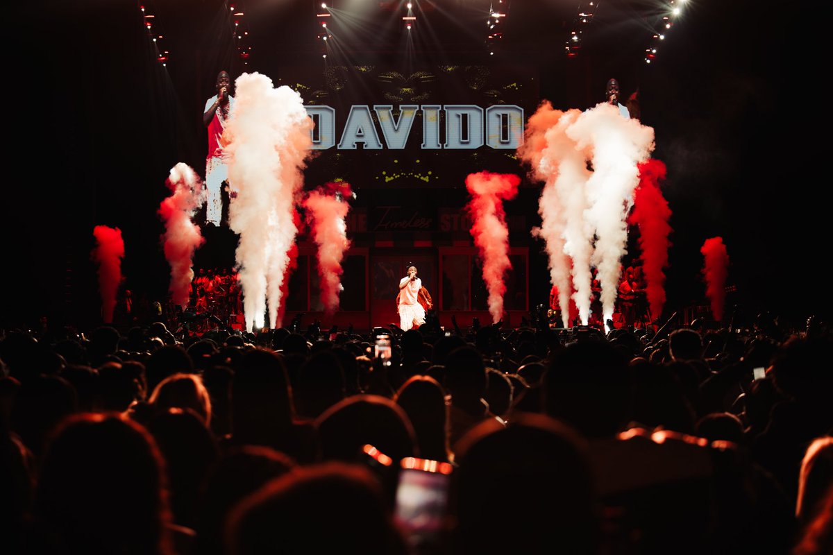 Amzino_06's tweet image. Breaking records again! Last night, @davido sold out the 20,000-capacity O2 Arena for the 3rd time. 🌟 pictures by me 📸  #DavidoO2Arena