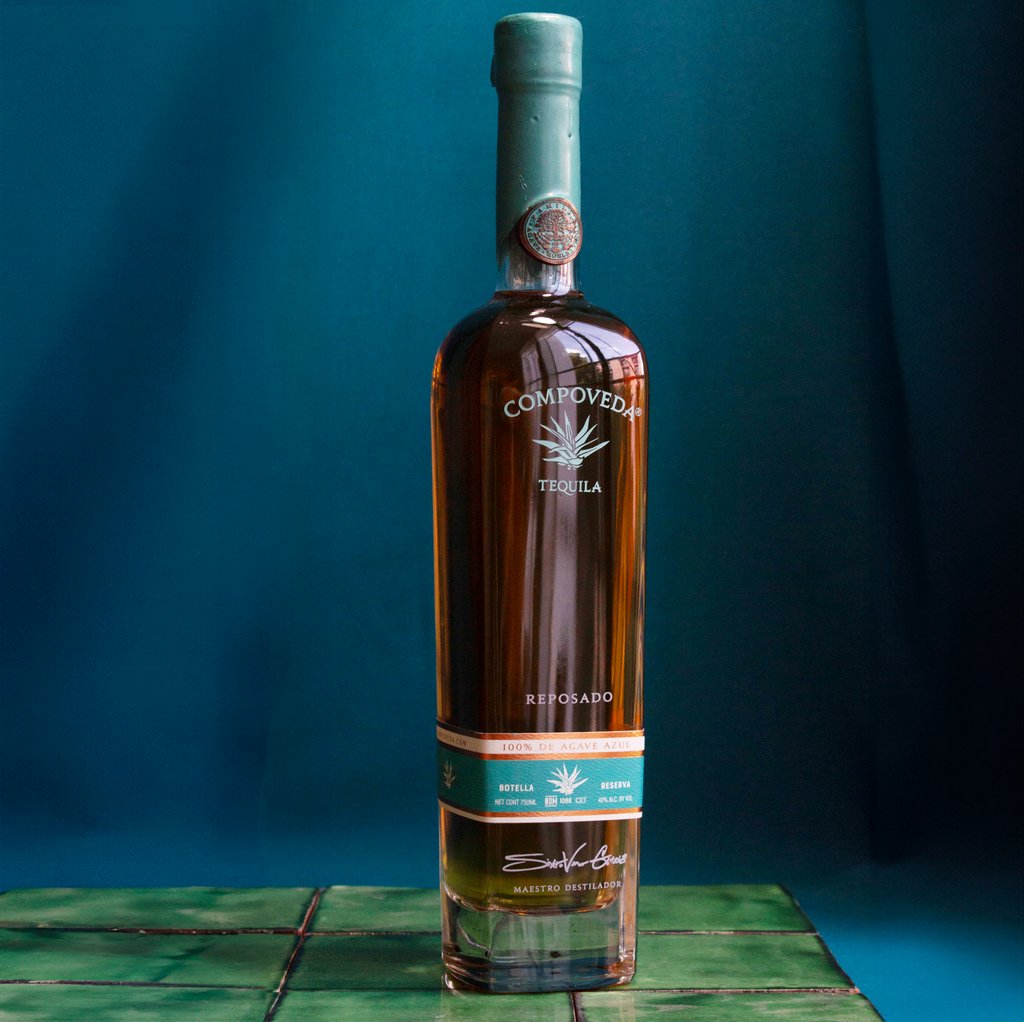 SipCompoveda's tweet image. Straight from the heart of Capilla de Guadalupe in the beautiful Los Altos highlands of Jalisco, our Reposado is a work of art crafted by the talented Sixto Verá García.

#CompovedaReposado #RewriteTheRulesofTequila  #ReposadoTequila #TheSpiritOfSharing