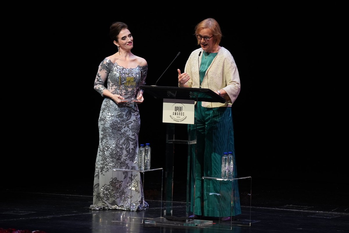 Beste Sängerin: <a href="/ErmonelaJaho/">Ermonela Jaho | Soprano</a>. Dass Operngesang mehr verlangt als eine schöne Stimme, ist bekannt, doch selten ist ein Mensch bereit, sein Innerstes dem Publikum über Gesang und Darstellung zu offenbaren. An der <a href="/operzuerich/">Opernhaus Zürich</a> machte Ermonela Jaho 2023 als fulminant gestaltende