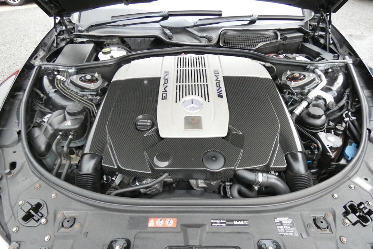 PistonHeads's tweet photo. For sale: Mercedes CL65 AMG. A 612hp, twin-turbo V12 cruise missile with more torque (738lb ft) than a McLaren P1. These were over £160k new, but this one can be had for less than a quarter of that at £36,995.

https://t.co/pkgQQrDvnT https://t.co/Df43JHZGvV