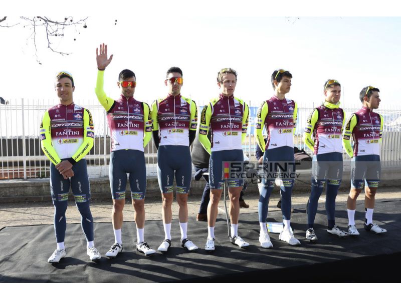 tuttobiciweb_it's tweet photo. Incassato il mancato invito al #Giro la #CorratecViniFantini affronta un 2024... in giro: «Punto su #Ponomar - dichiara Serge #Parsani a #BlaBlaBike - Problema giovani? Non li farei passare nel #WorldTour prima dei 21 anni»
https://t.co/vXv40GNZ2F https://t.co/0GiTDOltCv