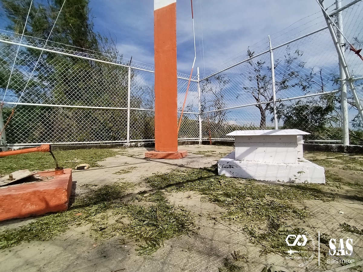 SASMEX's tweet image. La caja blindada que resguarda el cerebro de la estación San Pedro las Playas, resistió sin problema alguno los embates de Otis.
@CNPC_MX @laualzua @IIUNAM @FIUNAM_MX @ISC_CDMX @SGIRPC_CDMX
 #CIRESMuchoMásquelaAlertaSísmica
#CIRES37años
#HuracánOtis
#Prevención