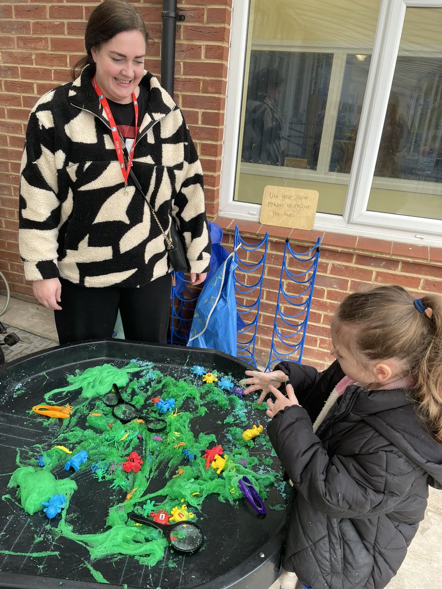 RackstrawKelly's tweet photo. Weave the Magic today in Reception. We love sharing our learning with our parents @PelhamPrimary_ @trustilluminate https://t.co/pk6WhpuasJ