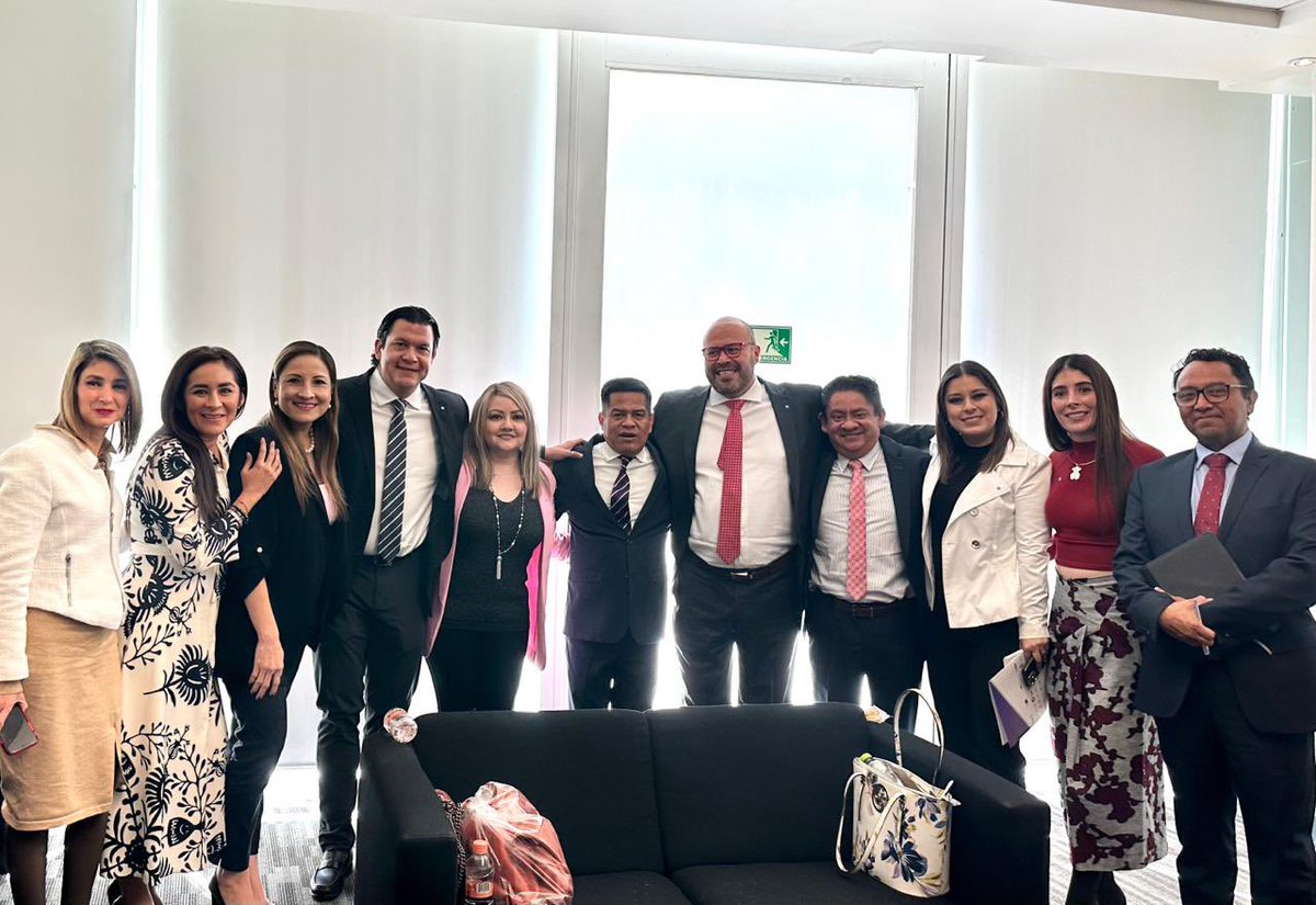 maklozano's tweet photo. Siempre es un gusto compartir con las y los comisionados del @inaimexico  @JulietDelrio @adrian_alcala @josefinaromanv y @bl_ibarra 

Así como con mis pares de los órganos garantes locales, trabajando de forma colaborativa para fortalecer el #SNT

@idaipqroo 
@CoordGaranteSNT https://t.co/sFnKbhTKko