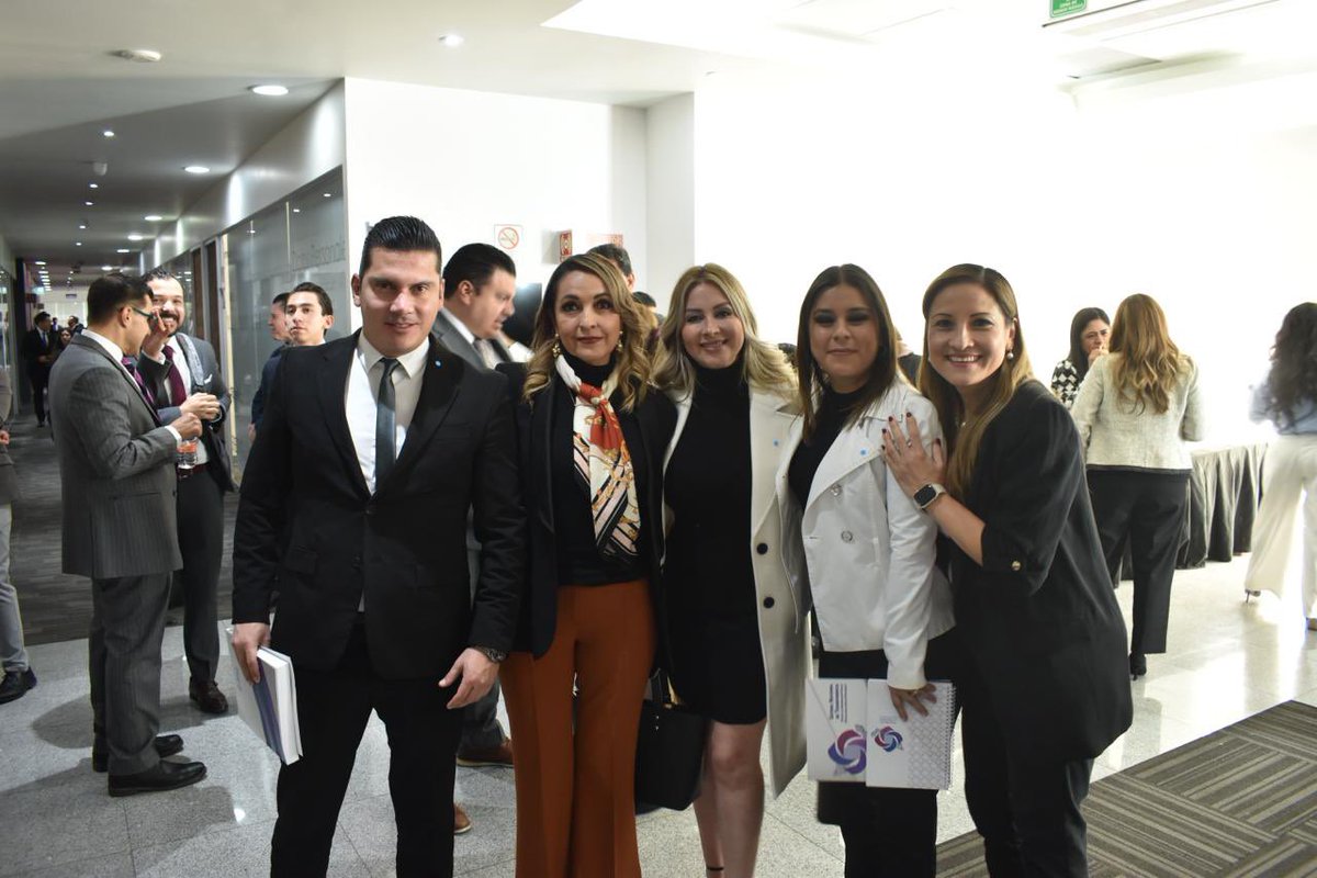 maklozano's tweet photo. Siempre es un gusto compartir con las y los comisionados del @inaimexico  @JulietDelrio @adrian_alcala @josefinaromanv y @bl_ibarra 

Así como con mis pares de los órganos garantes locales, trabajando de forma colaborativa para fortalecer el #SNT

@idaipqroo 
@CoordGaranteSNT https://t.co/sFnKbhTKko