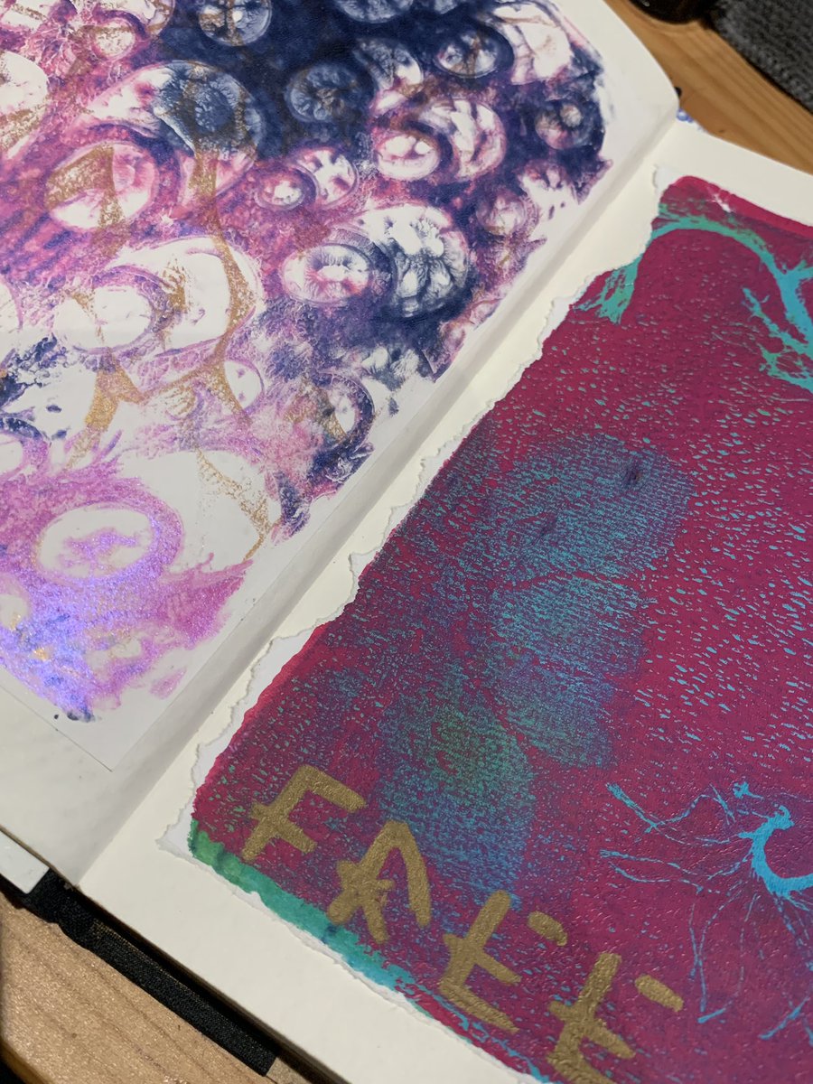 Carved out time for some last minute making tonight! It’s made soooooo blooming happy! Listening to music and making stuff is just wonderful. 🥰 <a href="/sketchbkcircle/">SketchbookCircle</a> <a href="/theartcriminal/">Susan M Coles</a> <a href="/elinorbrass/">Elinor Brass</a> <a href="/GeorgiaNaish/">Georgia Naish</a>