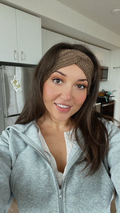 Watch Janiefit's leaked NSFW photo on TwXstars