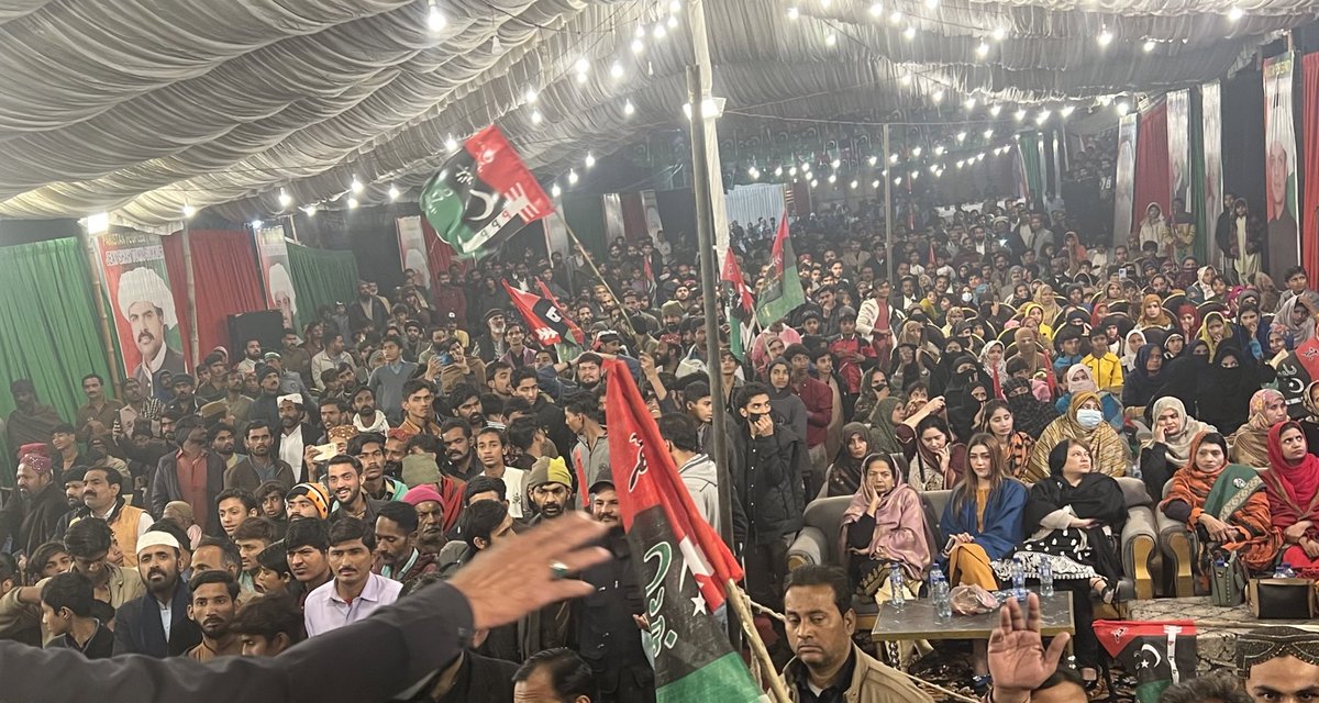 AyazBuriroPPP's tweet image. Huge Jubilant crowd Chanting at My union Council Jeaye Shah town Jalsa
During elections campaign of PPP Candidate #PS25 @SyedNasirHShah &amp;amp;  #NA200 #NaumanIslamShaikh 
Bhutto Teera Teer Chalyga
Bibi Teera Teer Chalyga
Bilawal Teera Teer Chalyga #SukkurBhuttoKa @BBhuttoZardari