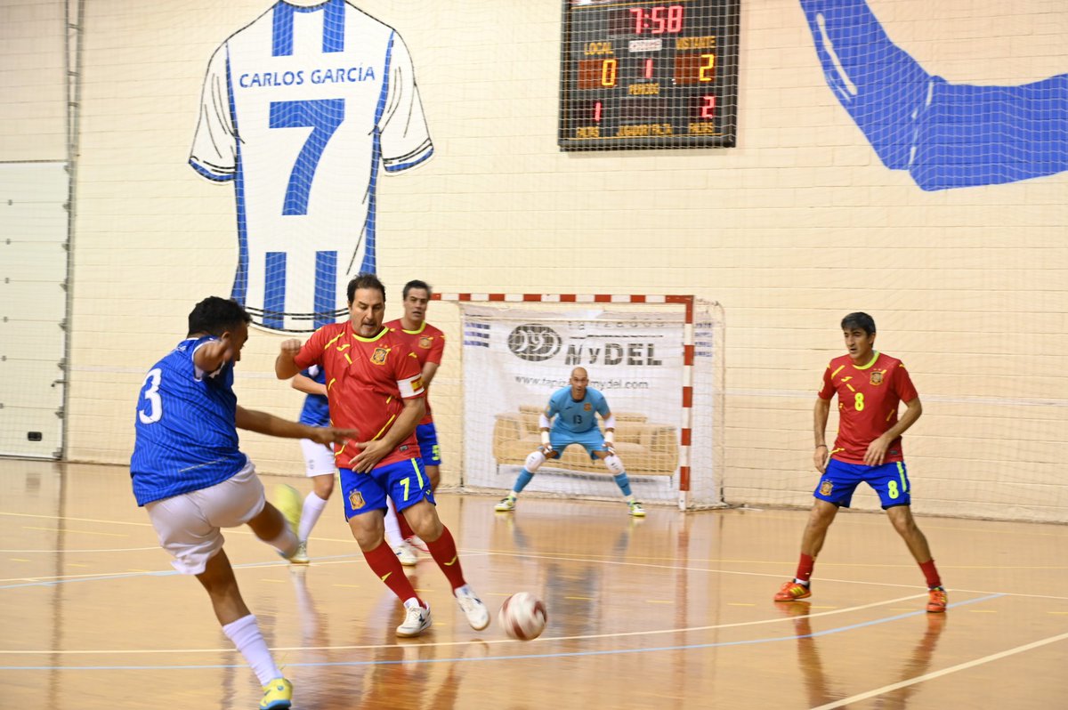 Nos volvimos a poner la camiseta de la Selección Española 🇪🇸.
Un orgullo formar parte de la <a href="/SEFutbol/">Selección Española Masculina de Fútbol</a> sala Leyendas. Esta vez para un sentido homenaje en Jumilla. VII Memorial Carlos García