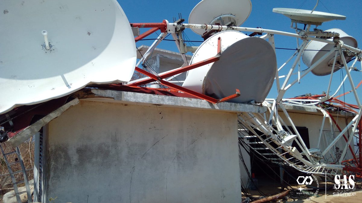 SASMEX's tweet image. Así eran y así quedaron las torres que albergaban sistemas de comunicación de TV, radio, telefonía y del SASMEX.
@CNPC_MX @laualzua @IIUNAM @FIUNAM_MX @ISC_CDMX @SGIRPC_CDMX

#CIRESMuchoMásquelaAlertaSísmica
#CIRES37años
#HuracánOtis
#Prevención