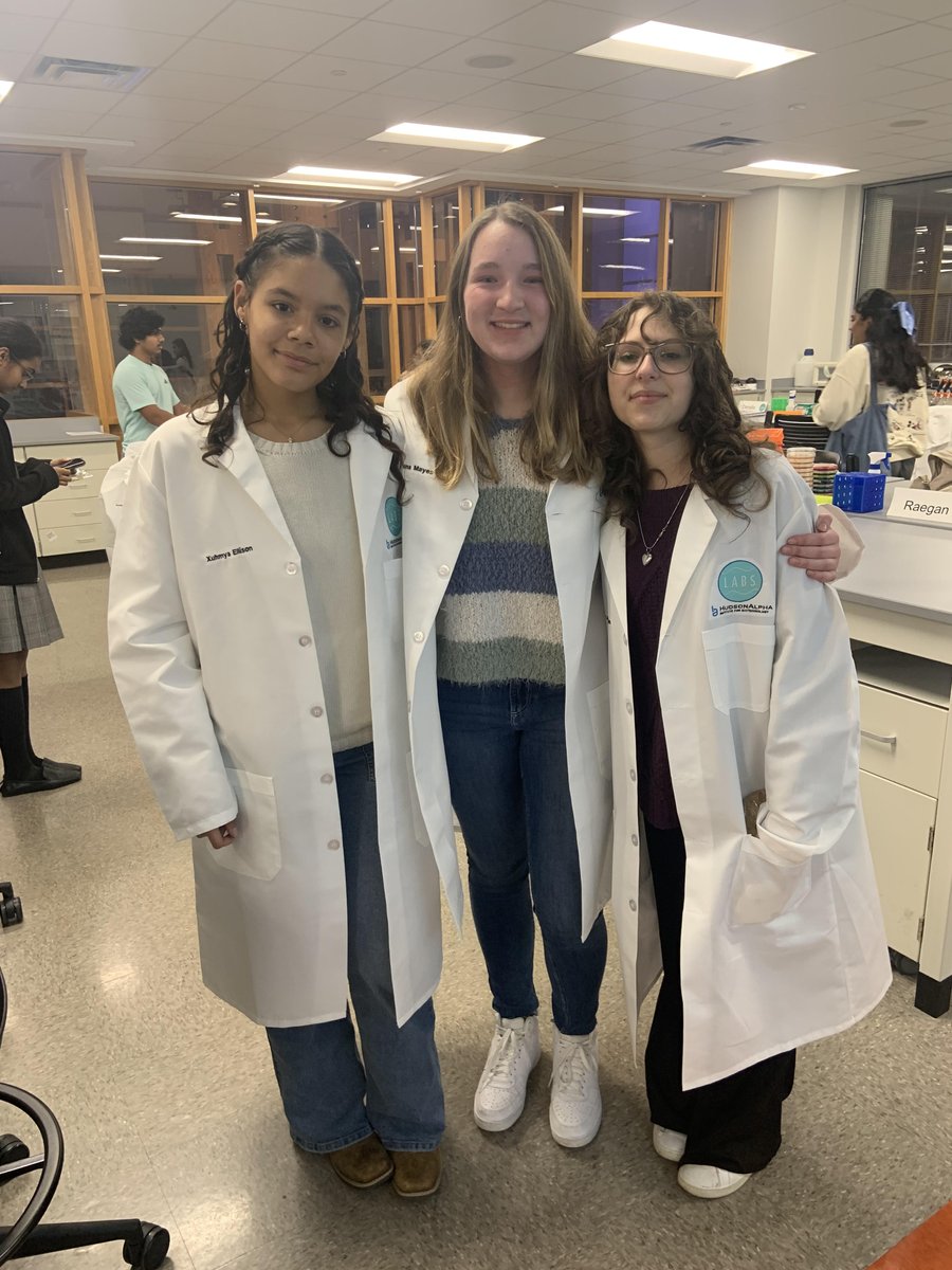 BIG NEWS! MCSS students just aced their first semester of LABS, @hudsonalpha's after-school program. Sporting stylish lab coats, these future biotechnologists are geared up for STEM success! #ThePowerOfUs shaping the next-gen workforce!