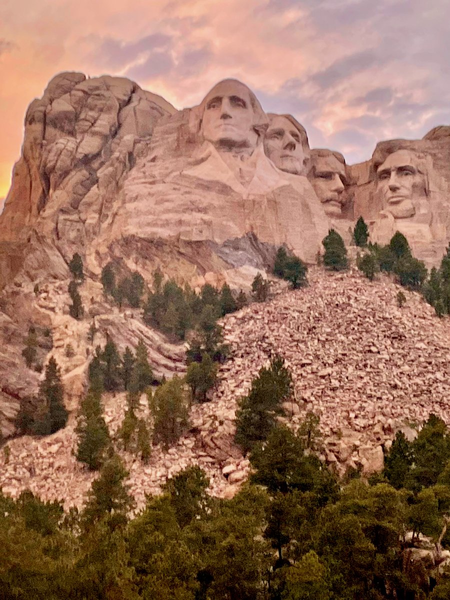 Mount Rushmore National Memorial is free to visit, and doesn’t require reservations, so just plan to budget for parking and dining, and simply enjoy the view. #MtRushmore #MountRushmore #VisitSouthDakota #SouthDakota #XanterraTravel