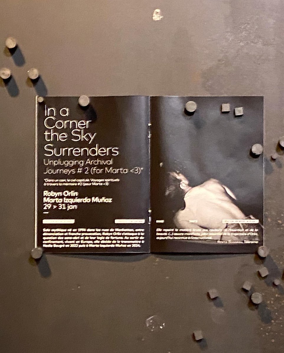 akkoakkoak's tweet photo. DAY2終えた休日はリハ準備で一日中座りっぱなし。夜は　#placedeladanse #inacornerthesky #robynorlin 鑑賞。1994年初演作品を新たなダンサーで再演。構成自体は懐かしい感じがするが、設定から想起されていくロジックは古びることがない。明日は山場のシーンリハ。よく寝て臨みたい。#toulouse https://t.co/YMjedujOES