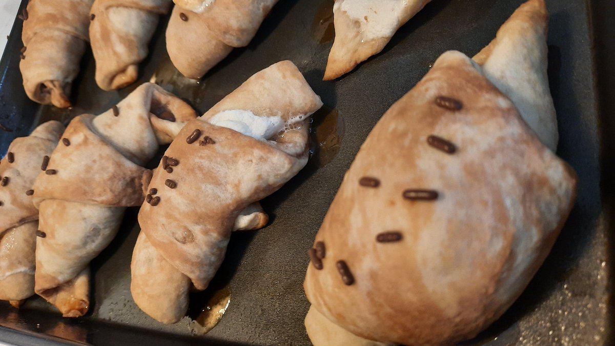 Experiments in yeast dough 🥐 #baking #sahmlife