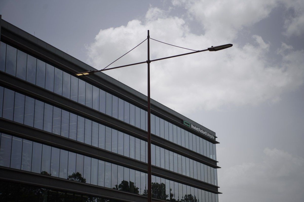 contxto_'s tweet image. E-mails da HPE Cloud acessados em ataque da Midnight Blizzard em 12/12. Investigação em curso, impacto operacional considerado mínimo. #HPE #Cibersegurança #AtaqueHacker
buff.ly/3Svr7Eu