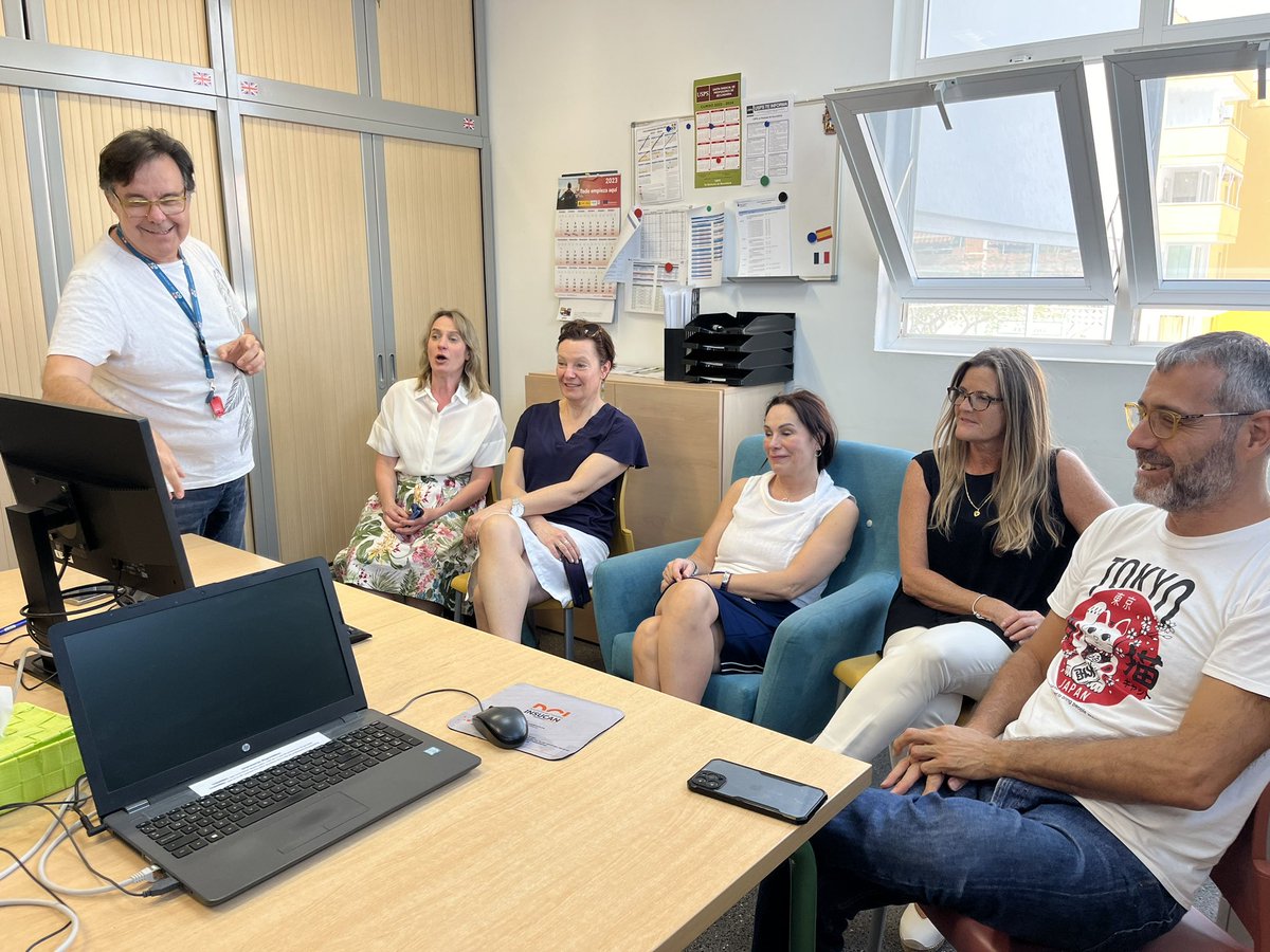 Hoy hemos recibido en nuestra escuela a Alina, Monika, Kascha del servicio de lenguas extranjeras de la Universidad de Gdańsk en Polonia. 
Han observado clases de español e inglés, interactuado con el alumnado y profesorado.🇪🇺
<a href="/sepiegob/">SEPIE</a> <a href="/OPEECanarias/">OPEEC</a> <a href="/EUErasmusPlus/">Erasmus+</a>