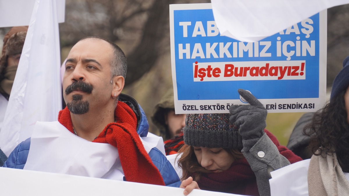 ogretmensendika's tweet photo. Sendika yüreğimize, aklımıza gücü taşıyor. Genç bir sendikanın genç ve mücadeleci üyeleri; on binler sizinle aynı safta olacaktır. 
Çünkü güven sizinle, dostluk sizinle var oluyor. 
#ÖğretmenlerMecliste https://t.co/Rwt9bCBsqU
