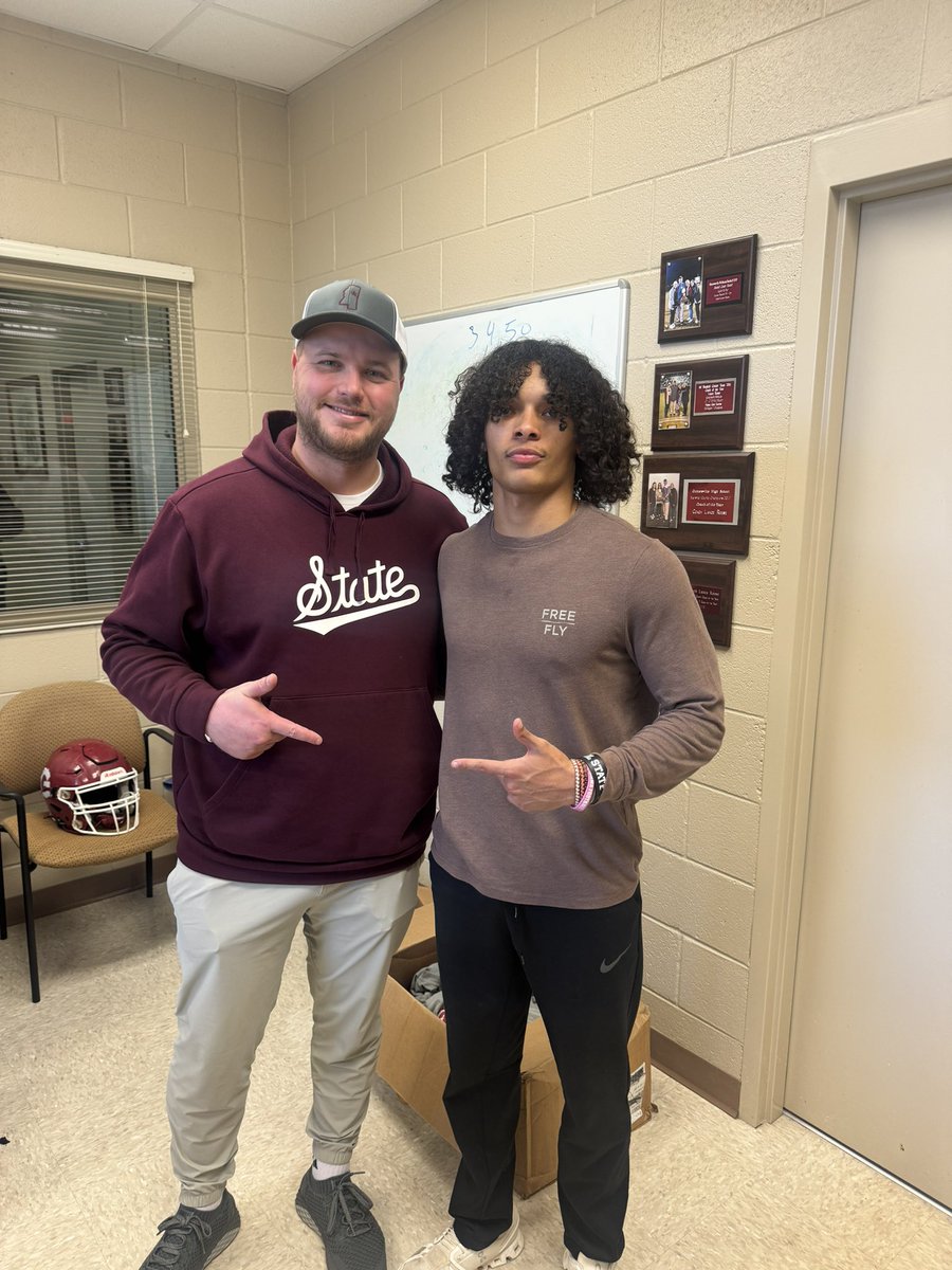 julyonjordan's tweet photo. I appreciate @HolecekYourself for coming to speak with me!🐶
@HailStateFB https://t.co/DRQCk0RB3B
