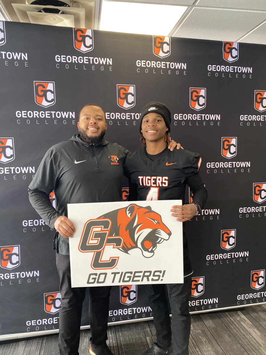 Rakaylin_Glover's tweet photo. Excited to announce that I am committing to Georgetown College! @coach_grady @futbul11 @RecruitGeorgia @RockmartJackets @WHSfootball00  @NwGaFootball @CoachJesseLynch https://t.co/HPgHlDDVwU