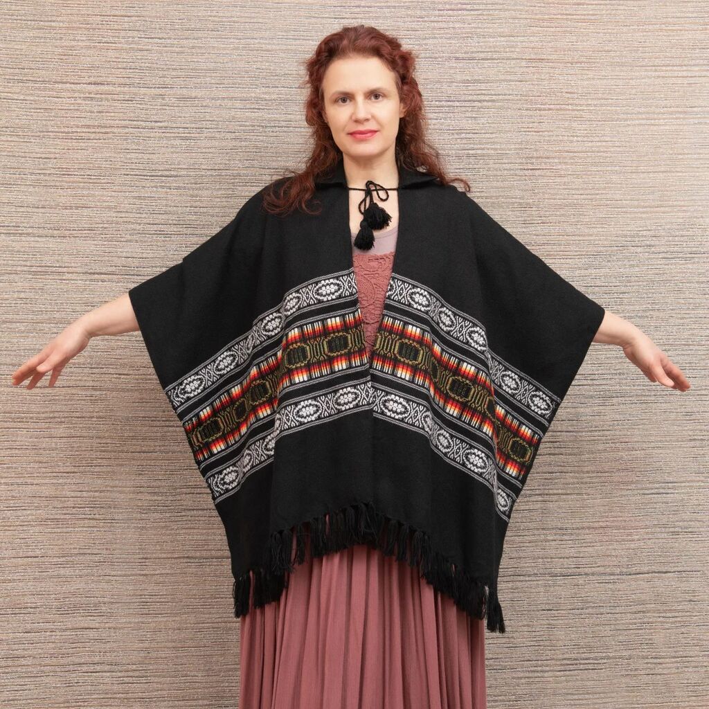 Black ethnic poncho with fringe 🌺
Soft woven fabric, front ties with tassels. 
Free size
Just added to our shop - link in profile
.
.
.
#bohofashionstyle #bohohippiechicstyle #bohostyle #hippieclothes #bohemianhippie #bohohippiestyle #bohohippiestyle #bohofashion #bohohippie…