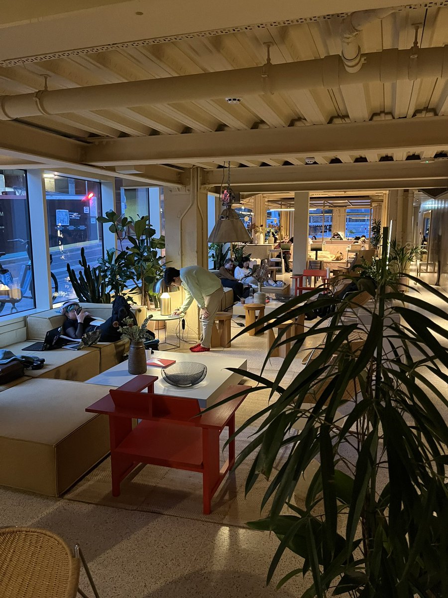 Frequency tweet media