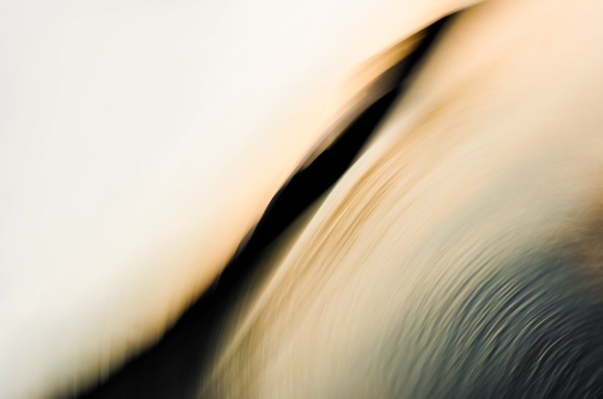 13- Spinning
by: <a href="/FineartAmara/">Amara | Abstract + Photography</a> 

1/1
50 xtz
objkt.com/tokens/KT1VNnD…