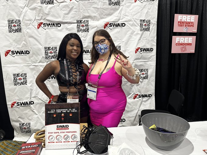 I forgot to take many pics on day 1, but here I am with @TeganTrex and @QueenAvaRacks at the @swaidvegas<a href="/tag/clip"class="tags"><span>#clip</span></a>
