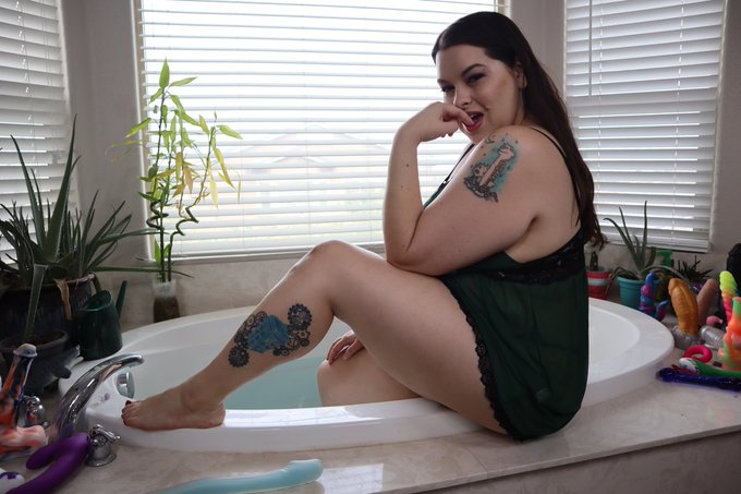 Want to join me in the tub for some self care? https://t.co/AJ9FmGvdHP<a href="/tag/clip"class="tags"><span>#clip</span></a>