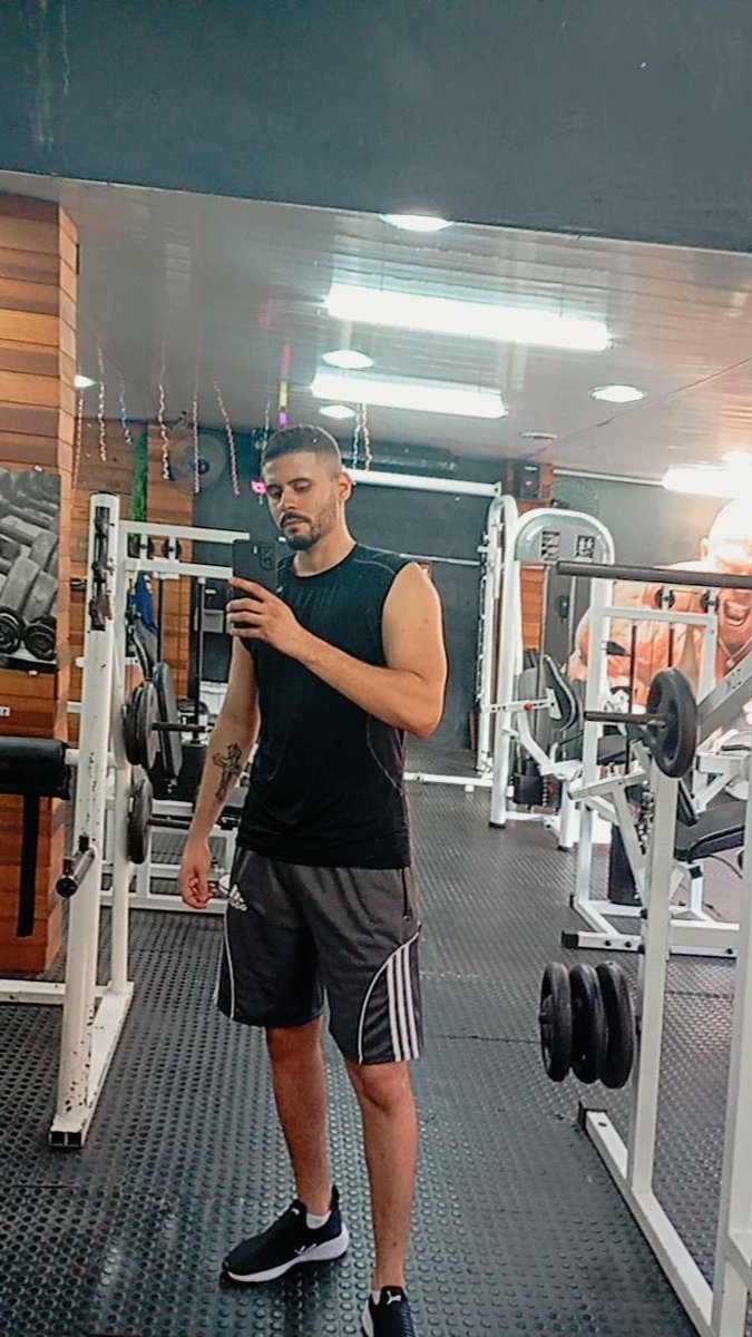 marvelouscrvg's tweet photo. Não dá pra ver o pump, porque hoje foi leg day, mas um dia eu chego la https://t.co/8ehTbnAxRa