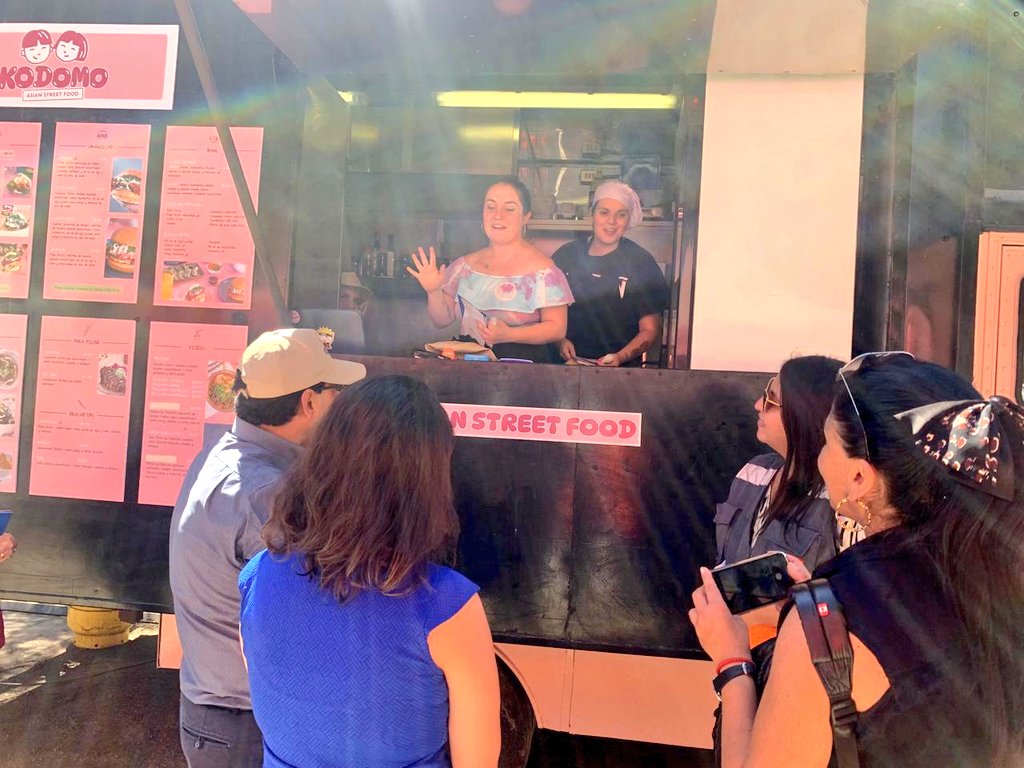 drt_biobio's tweet photo. ✅️ En sector #FoodTrucks de Feria Internacional de Arte Popular del #ParqueEcuador #Concepción, @DirecDelTrabajo #Biobio junto a @SENDABIOBIO, en trabajo intersectorial, difunden programas de prevención de consumo de alcohol y drogas, y altas temperaturas en lugares de trabajo https://t.co/Qo5zLAe5hU