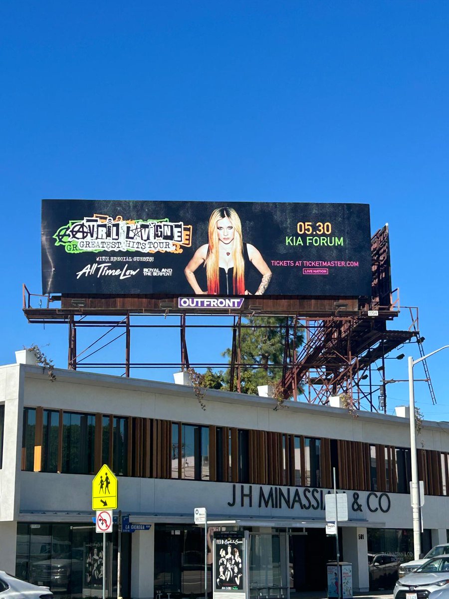 Look Mom!! Hahahaha
What shows are you guys coming to!?

This tour is going to be sooooo 💚💚💚💚💚

Tix: ticketmaster.com/avril-lavigne-…