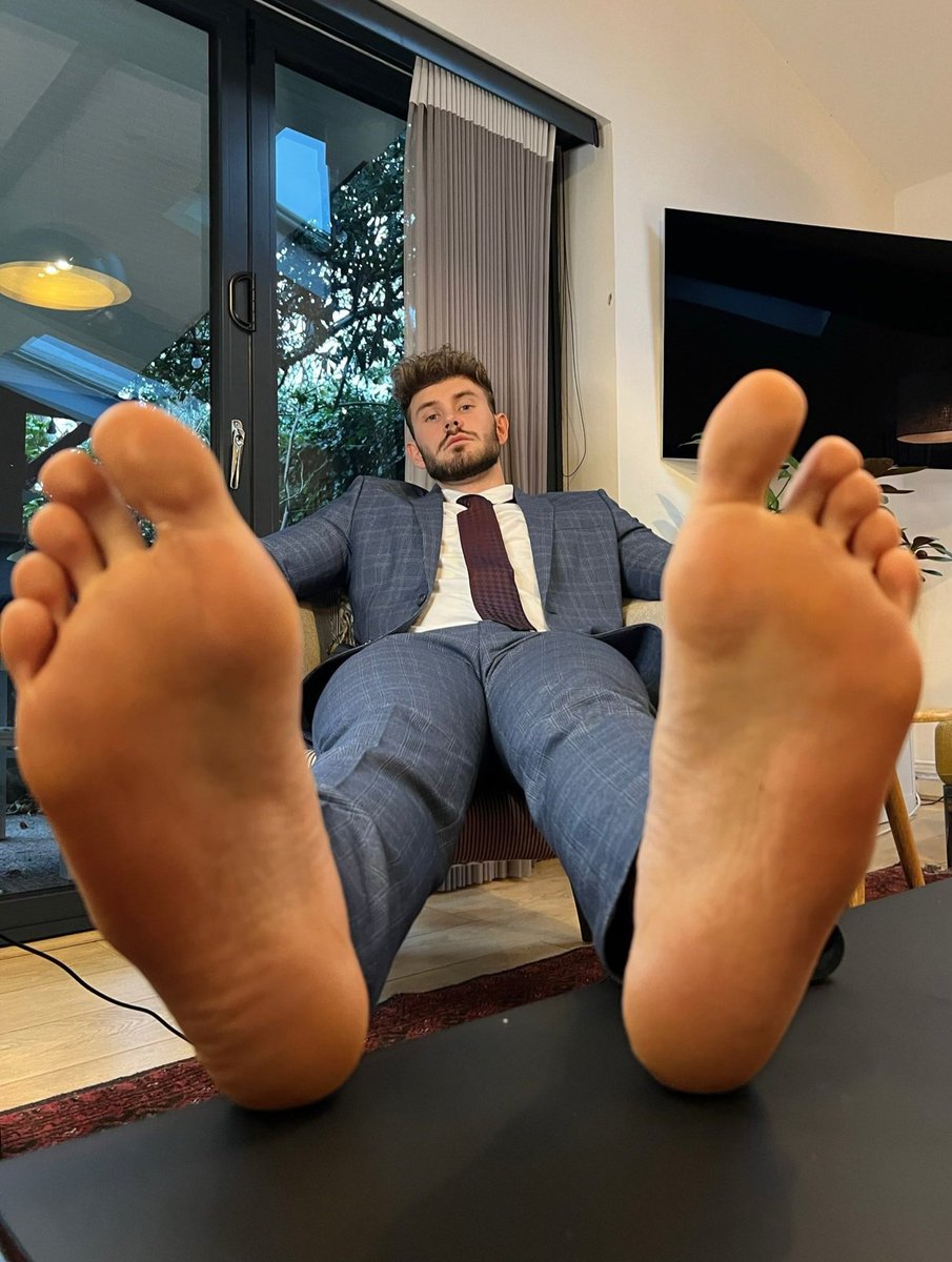 AlphaMaleWorld1's tweet photo. When your boss @MasterViperGod calls you into his office to discuss your new role 😏 https://t.co/0fAJYeNuAp
