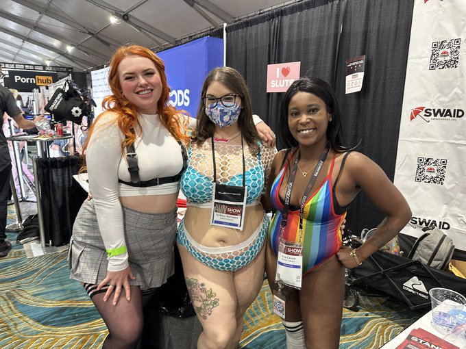 Day 2 with @PierceParisXXX @LunaStormxxx @brina_scarlett @Adora_Belly &amp; @QueenAvaRacks https://t.co/<a class="tags" href="/tag/pierceparisxxx">@pierceparisxxx</a><a class="tags" target="_blank" title="On Twitter" href="/?out=eyJ0eXAiOiJKV1QiLCJhbGciOiJIUzUxMiJ9.eyJpYXQiOjE3MzA0MjA4NTksImlzcyI6InR3cG9ybnN0YXJzLmNvbSIsIm5iZiI6MTczMDQyMDg1OSwiZXhwIjoxNzYxOTU2ODU5LCJyZWRpcmVjdF91cmwiOiJodHRwczovL3R3aXR0ZXIuY29tL0x1bmFTdG9ybXh4eCJ9.otuO17N9S7WqLIcv4FL8IMRdjLxB6CGuoIOseuRh0-CIDX4-PD0lTW50VzkaKV5DS067SkhCw7OZUsTLK0iTrA">@LunaStormxxx</a><a class="tags" target="_blank" title="On Twitter" href="/?out=eyJ0eXAiOiJKV1QiLCJhbGciOiJIUzUxMiJ9.eyJpYXQiOjE3MzA0MjA4NTksImlzcyI6InR3cG9ybnN0YXJzLmNvbSIsIm5iZiI6MTczMDQyMDg1OSwiZXhwIjoxNzYxOTU2ODU5LCJyZWRpcmVjdF91cmwiOiJodHRwczovL3R3aXR0ZXIuY29tL2JyaW5hX3NjYXJsZXR0In0.nmJhv6rgeVH2gVARwPpXdlqgdKP9l2LZHW5bq_DGv1IvcA7N2EZTBZVXKWYiIv1sHps4qkPWpkLKz_oFT4Rp0g">@brina_scarlett</a><a href="/tag/clip"class="tags"><span>#clip</span></a>