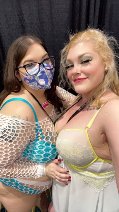 Day 2 with @PierceParisXXX @LunaStormxxx @brina_scarlett @Adora_Belly &amp; @QueenAvaRacks https://t.co/<a class="tags" href="/tag/pierceparisxxx">@pierceparisxxx</a><a class="tags" target="_blank" title="On Twitter" href="/?out=eyJ0eXAiOiJKV1QiLCJhbGciOiJIUzUxMiJ9.eyJpYXQiOjE3MzA0MjA4NTksImlzcyI6InR3cG9ybnN0YXJzLmNvbSIsIm5iZiI6MTczMDQyMDg1OSwiZXhwIjoxNzYxOTU2ODU5LCJyZWRpcmVjdF91cmwiOiJodHRwczovL3R3aXR0ZXIuY29tL0x1bmFTdG9ybXh4eCJ9.otuO17N9S7WqLIcv4FL8IMRdjLxB6CGuoIOseuRh0-CIDX4-PD0lTW50VzkaKV5DS067SkhCw7OZUsTLK0iTrA">@LunaStormxxx</a><a class="tags" target="_blank" title="On Twitter" href="/?out=eyJ0eXAiOiJKV1QiLCJhbGciOiJIUzUxMiJ9.eyJpYXQiOjE3MzA0MjA4NTksImlzcyI6InR3cG9ybnN0YXJzLmNvbSIsIm5iZiI6MTczMDQyMDg1OSwiZXhwIjoxNzYxOTU2ODU5LCJyZWRpcmVjdF91cmwiOiJodHRwczovL3R3aXR0ZXIuY29tL2JyaW5hX3NjYXJsZXR0In0.nmJhv6rgeVH2gVARwPpXdlqgdKP9l2LZHW5bq_DGv1IvcA7N2EZTBZVXKWYiIv1sHps4qkPWpkLKz_oFT4Rp0g">@brina_scarlett</a><a href="/tag/clip"class="tags"><span>#clip</span></a>