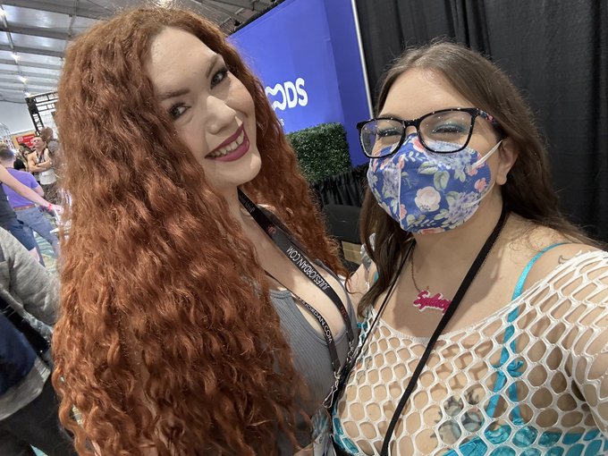 Day 2 with @PierceParisXXX @LunaStormxxx @brina_scarlett @Adora_Belly &amp; @QueenAvaRacks https://t.co/<a class="tags" href="/tag/pierceparisxxx">@pierceparisxxx</a><a class="tags" target="_blank" title="On Twitter" href="/?out=eyJ0eXAiOiJKV1QiLCJhbGciOiJIUzUxMiJ9.eyJpYXQiOjE3MzA0MjA4NTksImlzcyI6InR3cG9ybnN0YXJzLmNvbSIsIm5iZiI6MTczMDQyMDg1OSwiZXhwIjoxNzYxOTU2ODU5LCJyZWRpcmVjdF91cmwiOiJodHRwczovL3R3aXR0ZXIuY29tL0x1bmFTdG9ybXh4eCJ9.otuO17N9S7WqLIcv4FL8IMRdjLxB6CGuoIOseuRh0-CIDX4-PD0lTW50VzkaKV5DS067SkhCw7OZUsTLK0iTrA">@LunaStormxxx</a><a class="tags" target="_blank" title="On Twitter" href="/?out=eyJ0eXAiOiJKV1QiLCJhbGciOiJIUzUxMiJ9.eyJpYXQiOjE3MzA0MjA4NTksImlzcyI6InR3cG9ybnN0YXJzLmNvbSIsIm5iZiI6MTczMDQyMDg1OSwiZXhwIjoxNzYxOTU2ODU5LCJyZWRpcmVjdF91cmwiOiJodHRwczovL3R3aXR0ZXIuY29tL2JyaW5hX3NjYXJsZXR0In0.nmJhv6rgeVH2gVARwPpXdlqgdKP9l2LZHW5bq_DGv1IvcA7N2EZTBZVXKWYiIv1sHps4qkPWpkLKz_oFT4Rp0g">@brina_scarlett</a><a href="/tag/clip"class="tags"><span>#clip</span></a>