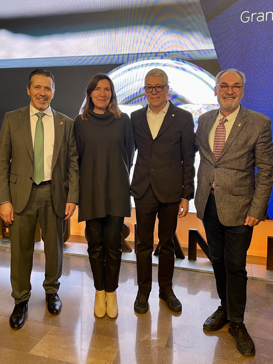 ddc_72's tweet image. #Mecenazgo @UPV 
(Y reencuentro con @JosMaraLozano1 😊)