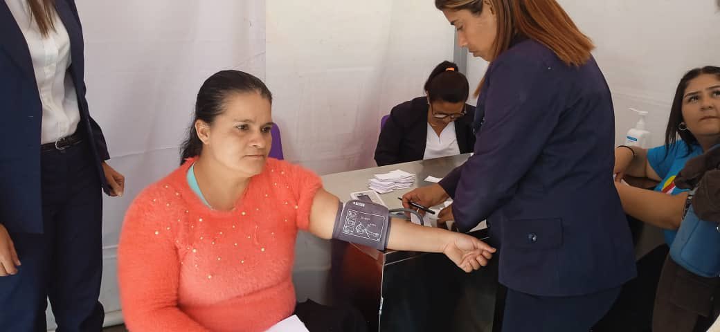 #29Ene | Jornada de atención de la Gran Misión Venezuela Mujer en #Petare estado #Miranda garantizando la #Salud en el marco del 1er Vértice #JuntosPorCadaLatido @NicolasMaduro @ConCiliaFlores @delcyrodriguezv @Gabrielasjr @d_guzmanl
