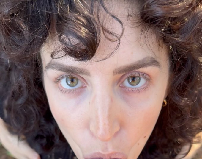 The art of eye contact ✨ https://t.co/1rm6LMrs44