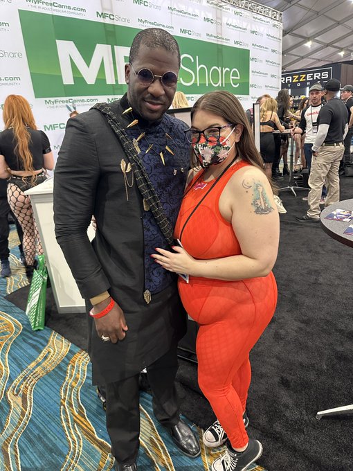 Day 3 with @RealNikkiZee @sophie_ladder @eyez1218 and @apollomoon999   Apparently day 3 was my lifting<a class="tags" href="/tag/realnikkizee">@realnikkizee</a><a class="tags" href="/tag/sophie_ladder">@sophie_ladder</a><a class="tags" target="_blank" title="On Twitter" href="/?out=eyJ0eXAiOiJKV1QiLCJhbGciOiJIUzUxMiJ9.eyJpYXQiOjE3MzA0MjA4MzUsImlzcyI6InR3cG9ybnN0YXJzLmNvbSIsIm5iZiI6MTczMDQyMDgzNSwiZXhwIjoxNzYxOTU2ODM1LCJyZWRpcmVjdF91cmwiOiJodHRwczovL3R3aXR0ZXIuY29tL2V5ZXoxMjE4In0.-kyw_G9trW2wK6JDrrMGRzGoaQ6pm8GW1l4uMEzzNeR-7h1xJCJTvihK-eXbg6RBngPpuf_NR9QLFnbY_m2bUg">@eyez1218</a><a href="/tag/clip"class="tags"><span>#clip</span></a>