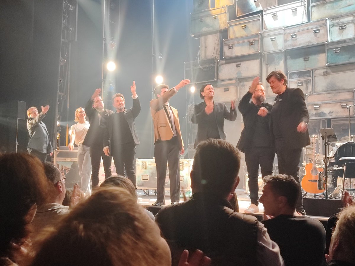 Quería decir Víctor Conde!! Magistral dirección!