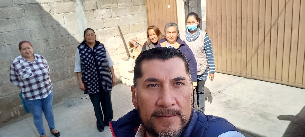 hhnava38's tweet photo. Cuando no quieres estar en un lugar,Aunque te ofrezcan miles de cosas no vas a estar. Gracias #EquipoADMM Almoloya Del Río por permitirme seguir con uds y a Uds por seguir con #ADMM 
#Distrito29
#Xalatlaco
#Capulhuac
#AtizapanSantaCruz
#ElAmigoBeto https://t.co/l7R8MKAFbR