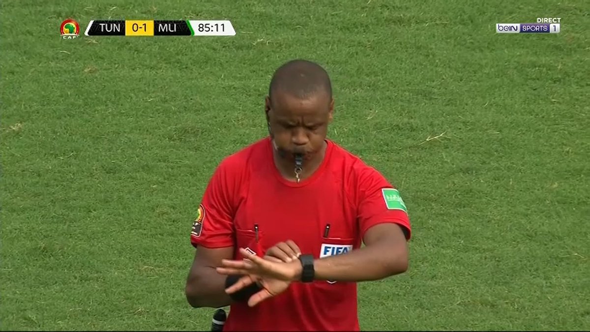 HessLifeSLine's tweet photo. l’arbitre du match je le met dans la même catégorie que lui
 #SENCIV #CAN2023 https://t.co/VNPiL9oxvY