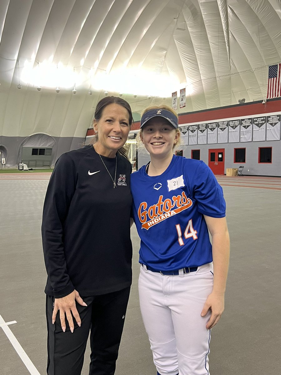 burnshannah2025's tweet photo. Thank you @UIndySoftball for another wonderful camp yesterday! It is always great learning new skills every time I come! Thank you to the incredible staff and all the coaches who came out to help! @coachferrell15 @CoachC_HC @Coach_Goderwis @INTechSoftball https://t.co/tVoVHpa4QD