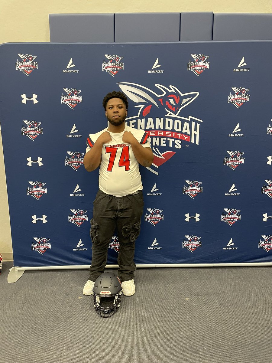 MekhiWFootball's tweet photo. Worked hard to receive my first offer from Shenandoah University 
#gohorents #suhornets
@HBBauserman @SUhornetsFB https://t.co/BTHZD5a8zm