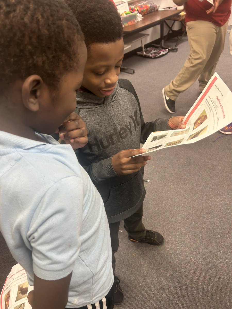 Ms_SierraWelsh's tweet photo. Students using the music mingle EL protocol to have conversations with peers about the fossil they are choosing to write their compelling narrative about! @McFerranKY @LDJones01 https://t.co/mAJqHx6v3D
