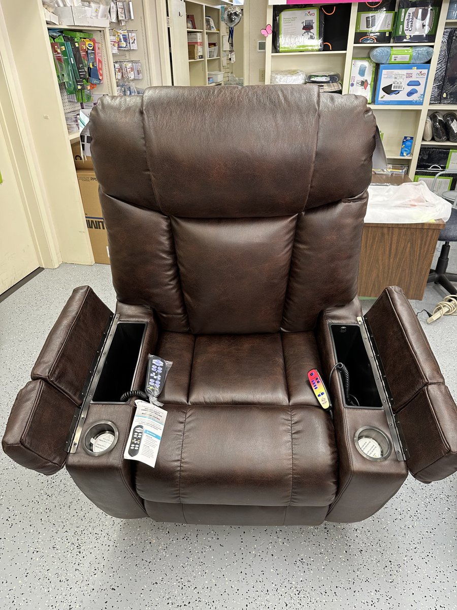 MedArtsPharm's tweet photo. New lift chair in stock! The Dione comes with heat, lumbar and head positioning, cup holders, and usb charging port along with MaxiComfort positioning. https://t.co/hAAFrHDRE2