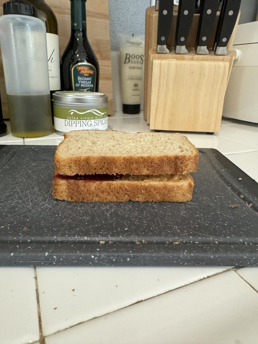 _xivn's tweet photo. made ali the most devious pb&amp;j https://t.co/ohHHk2Mi42