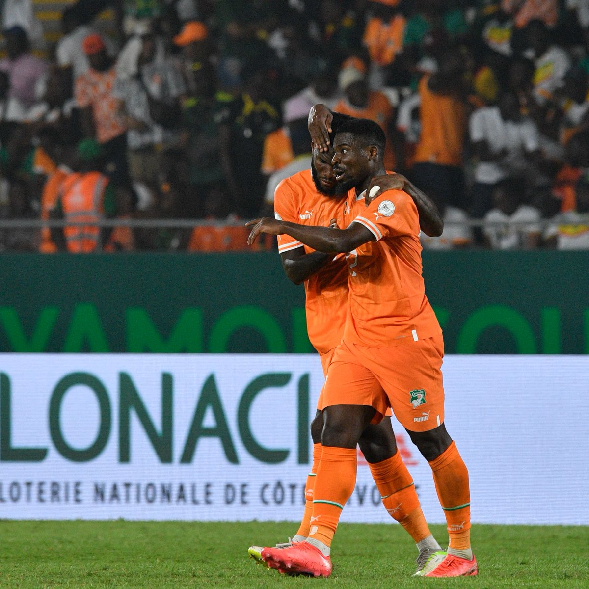 CAF_Online's tweet photo. That’s how you celebrate a late equalizer! 💥💪

#SENCIV | #TotalEnergiesAFCON2023 https://t.co/UdU1iuw9Zm